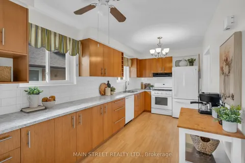 47 Graystone Gardens, ON M8Z 3C2