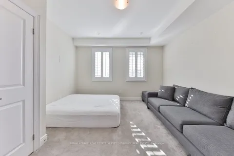 2160 Trafalgar Road, ON L6H 7H2