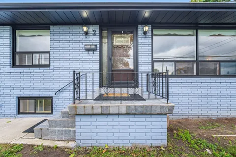 2 Del Ria Drive, ON M6L 1M1