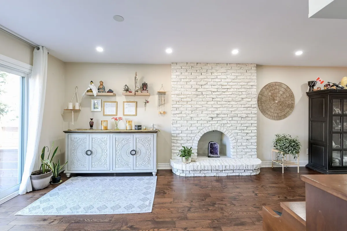 281 Mcgill Street, ON L5A 1V3