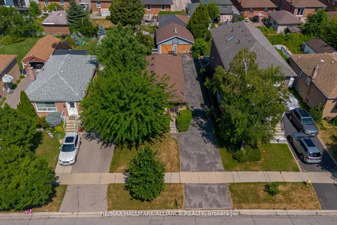 43 Trueman Avenue, ON M8Z 5A3