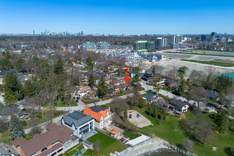 62 Maple Avenue, ON L5H 2R6