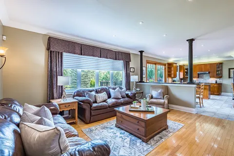 8 Deer Run Crescent, ON L7J 2L7