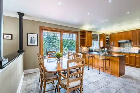 8 Deer Run Crescent, ON L7J 2L7