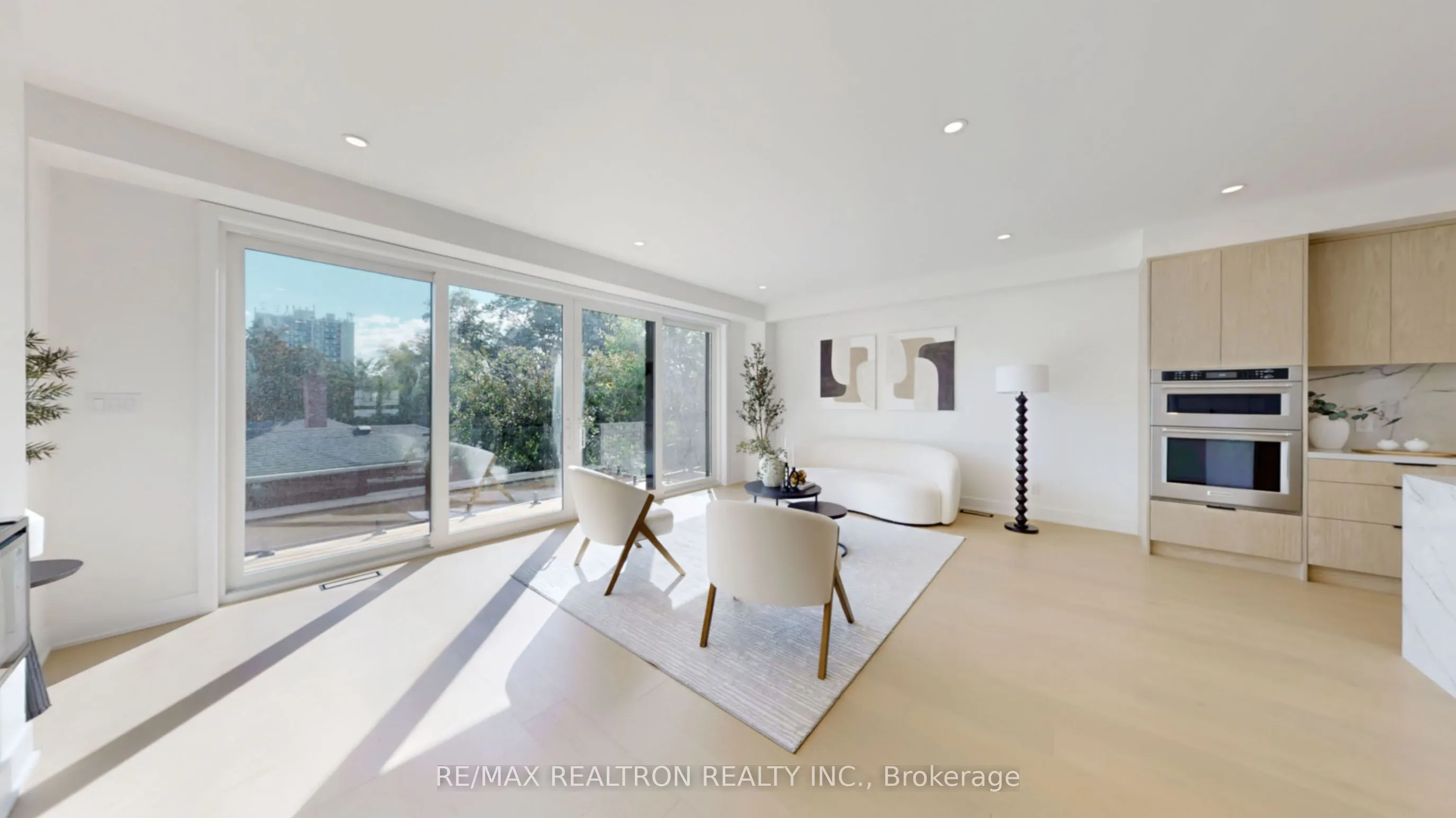 126 Dunbar Road, ON L5B 1G7