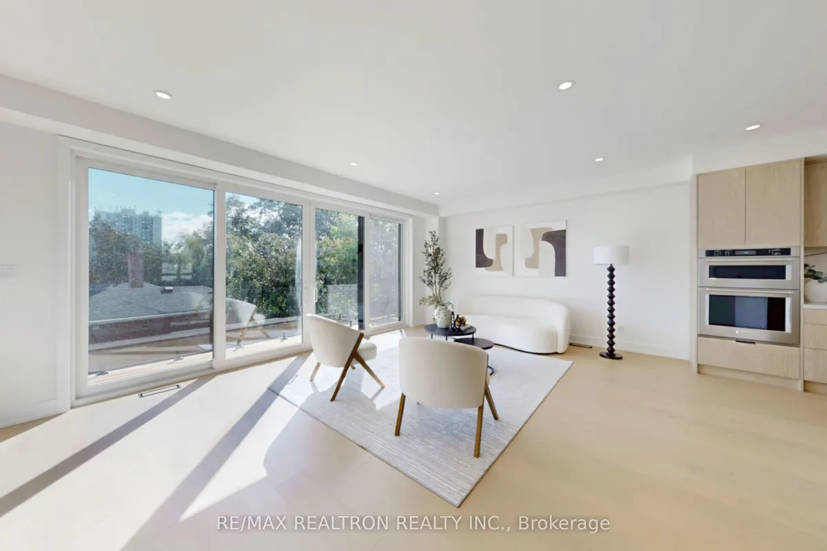 126 Dunbar Road, ON L5B 1G7