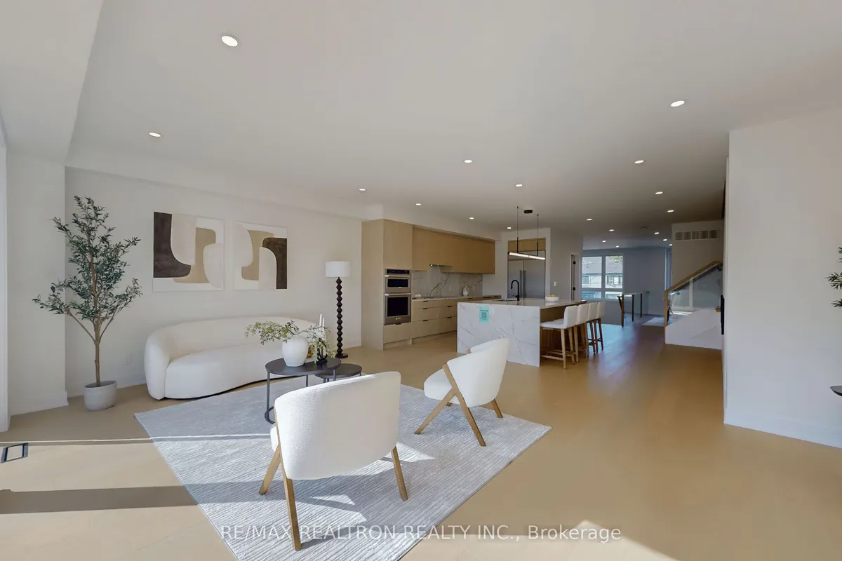 126 Dunbar Road, ON L5B 1G7