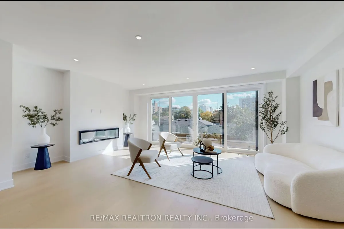 126 Dunbar Road, ON L5B 1G7