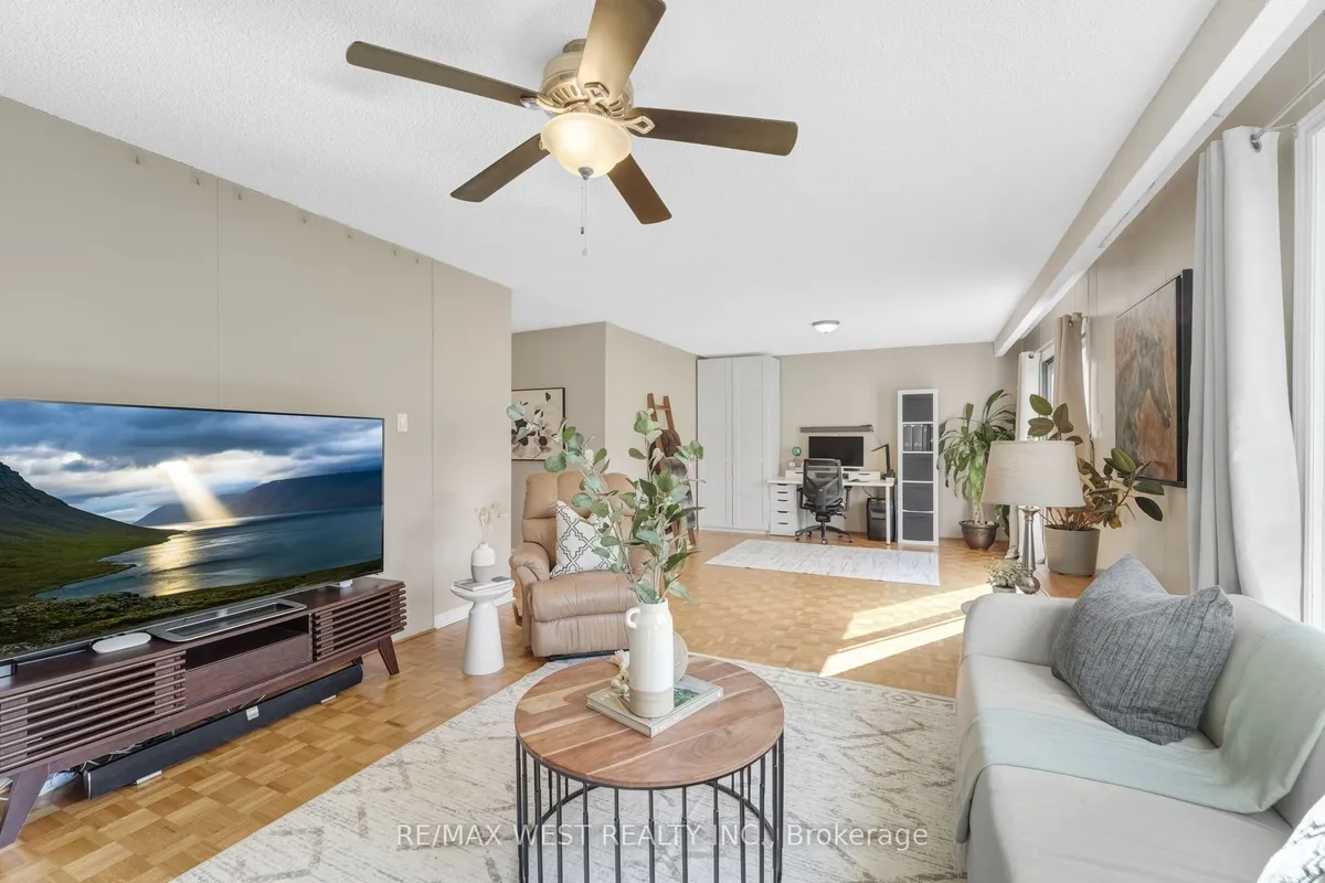 2388 Carlanne Place, ON L5C 3C8