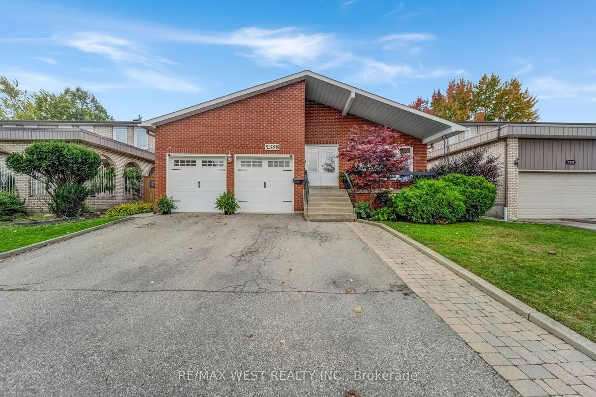 2388 Carlanne Place, ON L5C 3C8