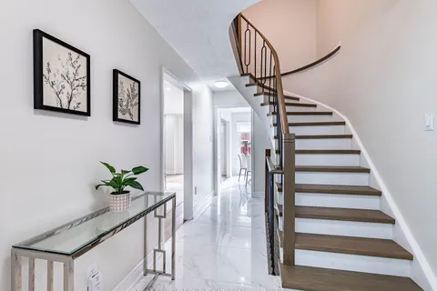 3 Hawkway Court, ON L6Y 4K7