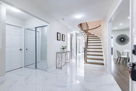 3 Hawkway Court, ON L6Y 4K7