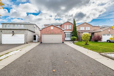 3 Hawkway Court, ON L6Y 4K7