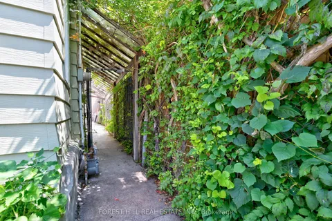 325 Westmoreland Avenue, ON M6H 3A6