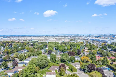 3 Geneva Crescent, ON L6S 1K9