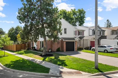 2 Mangrove Road, ON L6S 3Y1