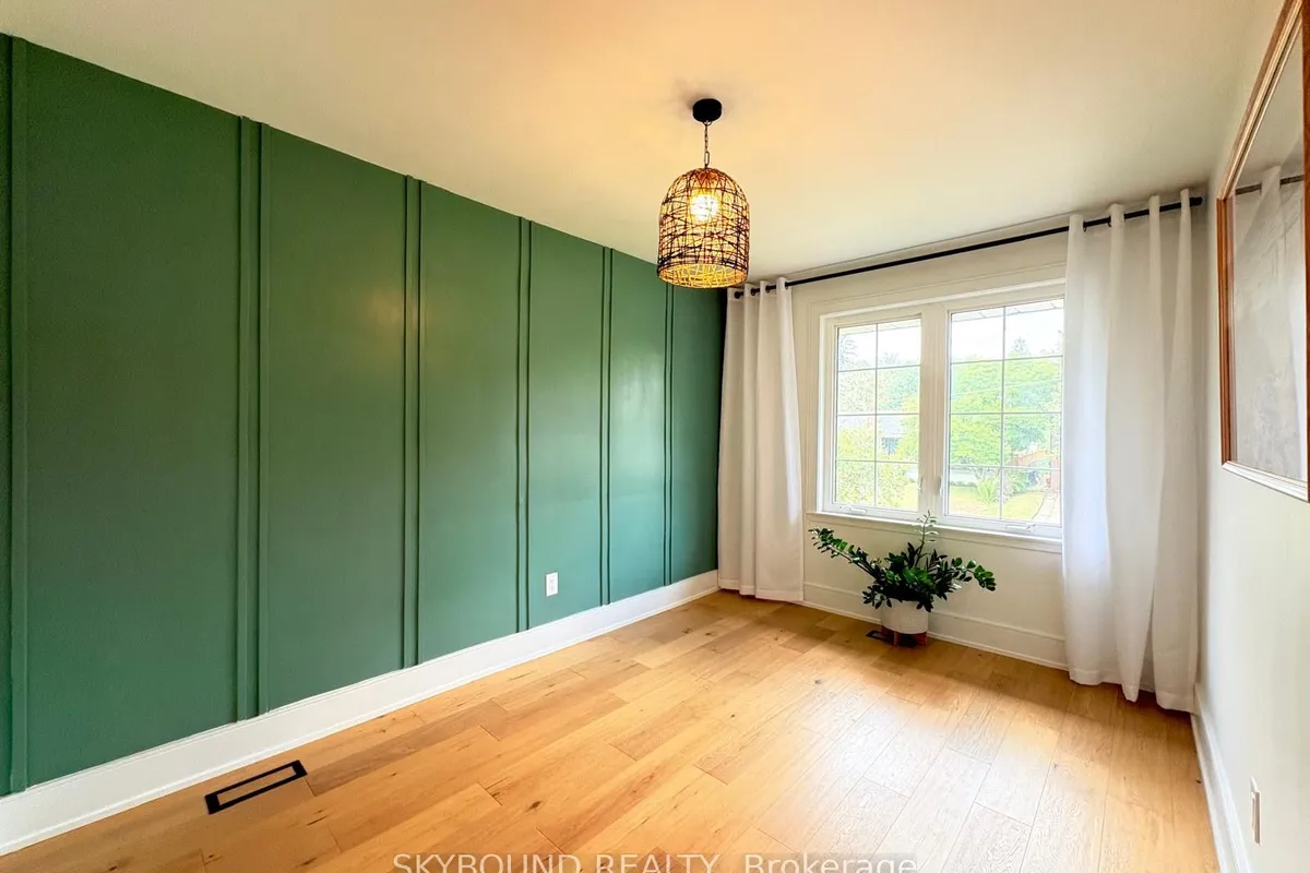 23 Drury Lane, ON M9P 1P8