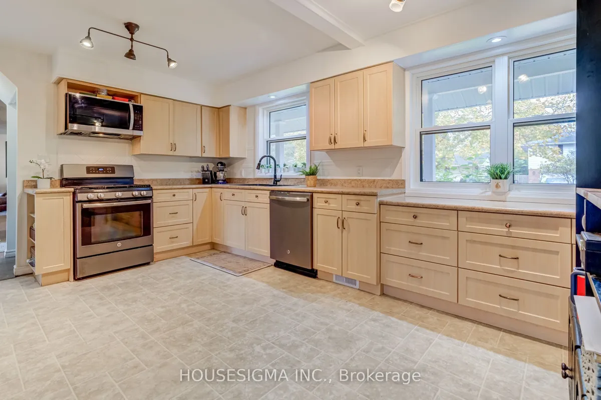 32 Glenforest Road, ON L9W 1A5