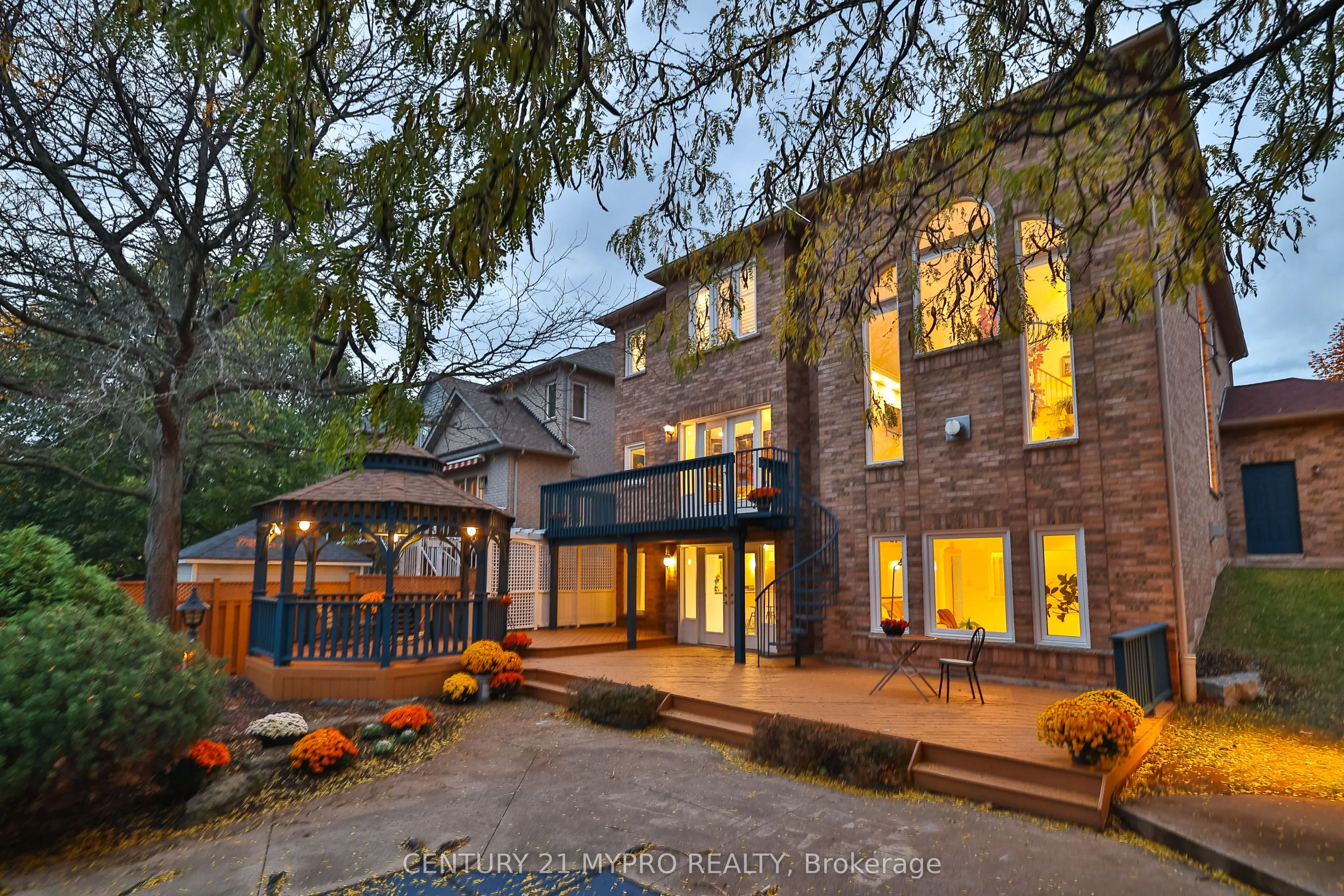 2201 Galloway Drive, ON L6H 5M1