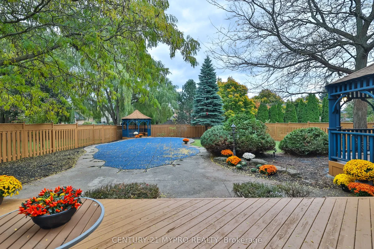 2201 Galloway Drive, ON L6H 5M1