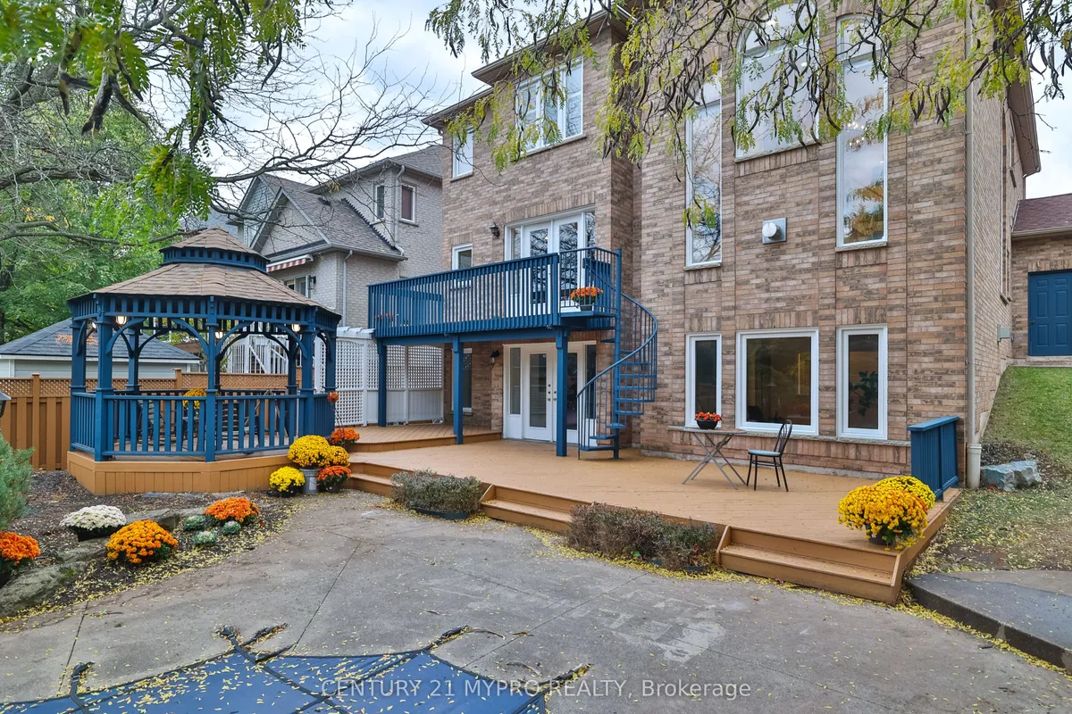 2201 Galloway Drive, ON L6H 5M1