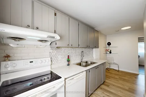 17 Gladstone Square, ON L6S 2H5