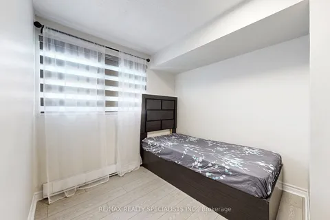 17 Gladstone Square, ON L6S 2H5