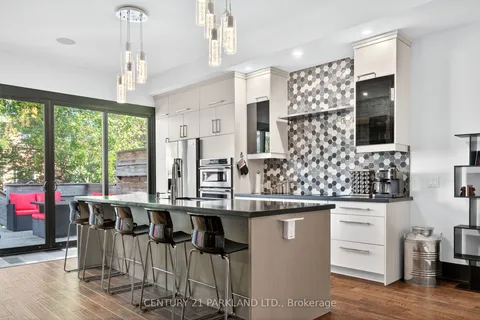 10 Rexford Road, ON M6S 2M3