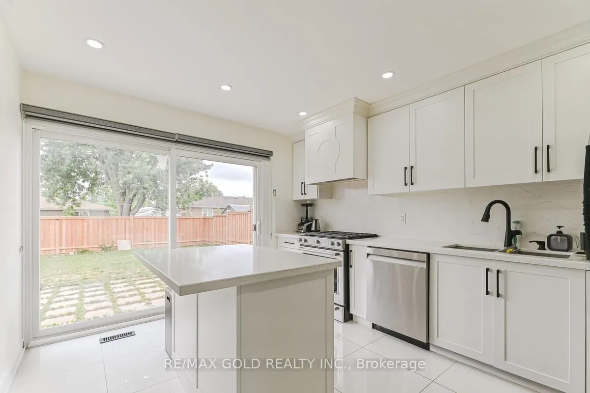 81 Drake Boulevard, ON L6T 3L2