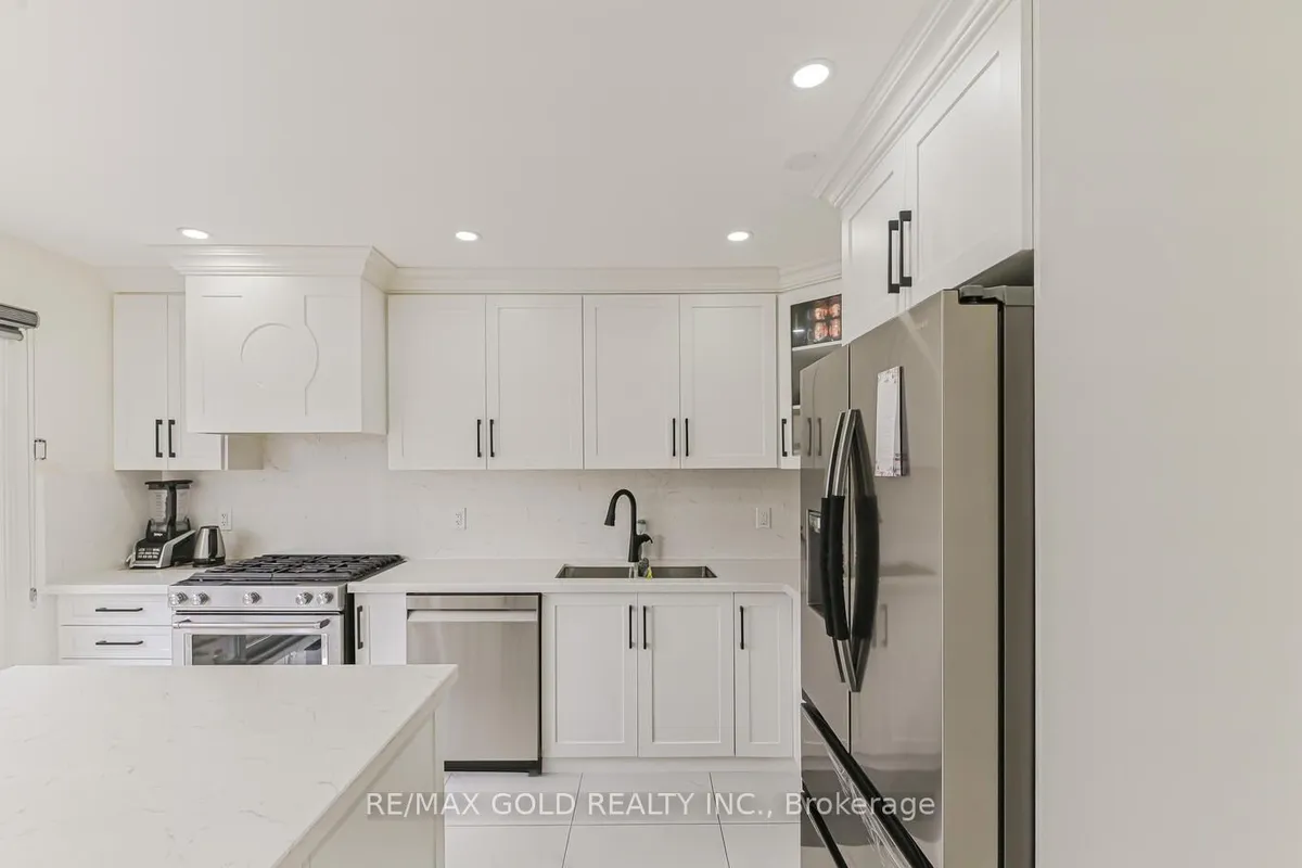 81 Drake Boulevard, ON L6T 3L2