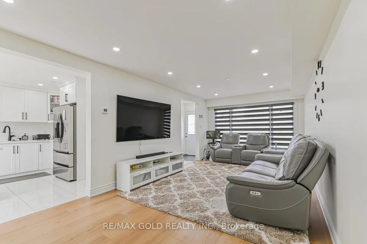 81 Drake Boulevard, ON L6T 3L2