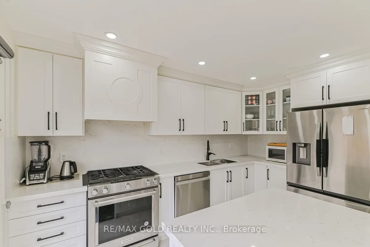 81 Drake Boulevard, ON L6T 3L2