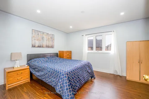 939 Tambourine Terrace, ON L5W 1S5