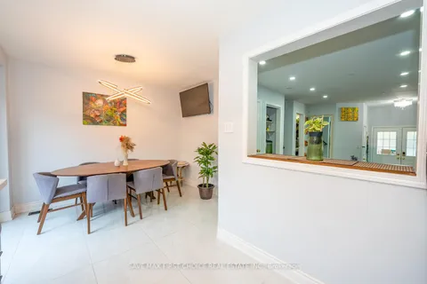 939 Tambourine Terrace, ON L5W 1S5