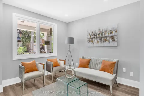 8 Fairglen Crescent, ON M9N 1S2