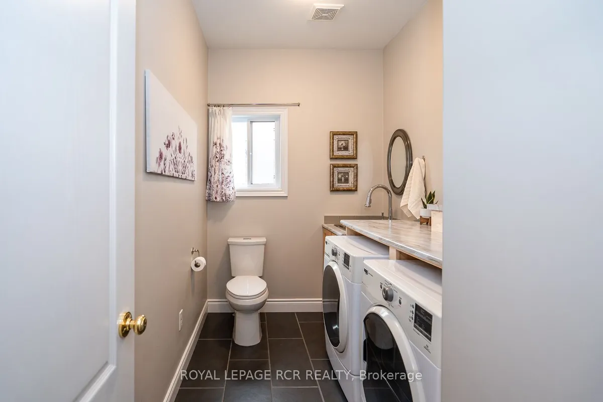 39 Dinnick Crescent, ON L9W 0B7