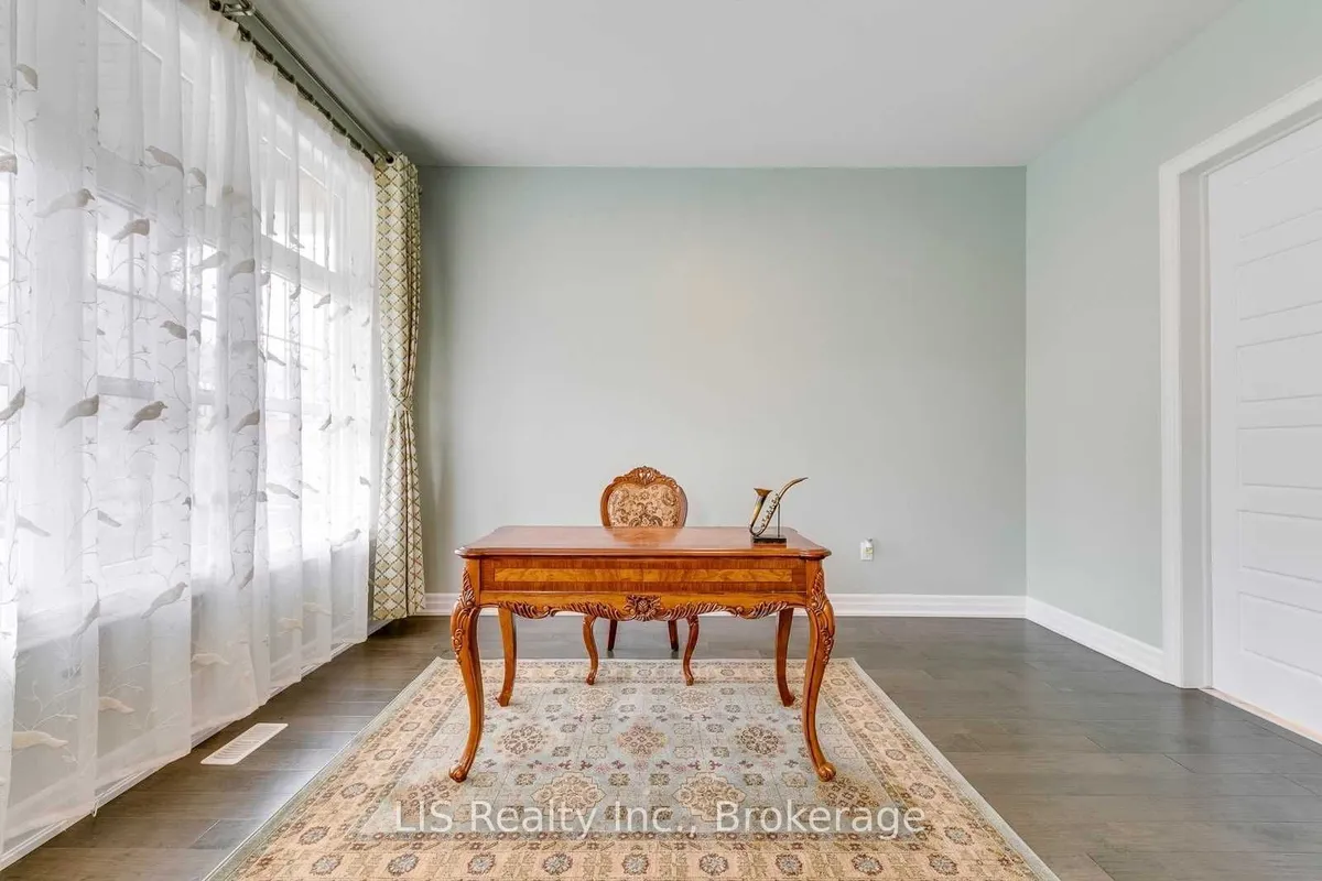 3294 Charles Biggar Drive, ON L6M 1P7