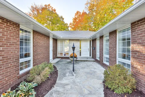 10 Neilor Crescent, ON M9C 1K4