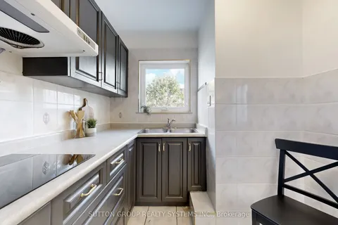 19 Montcalm Avenue, ON M6E 4N5