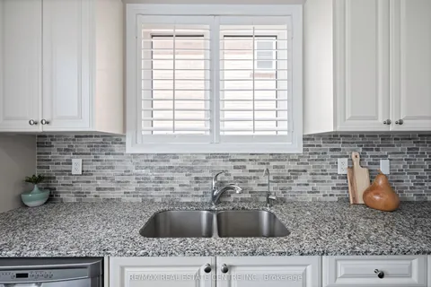 9 Porter Drive, ON L9W 6Z4