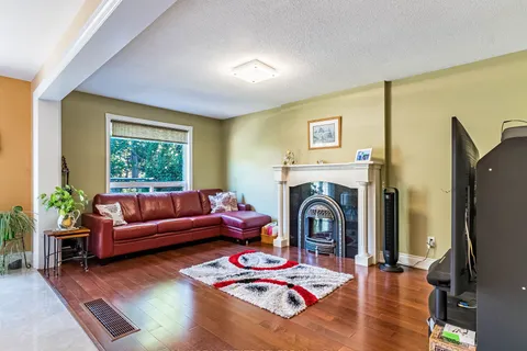 6439 Osprey Boulevard, ON L5N 6E4