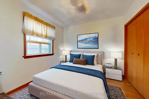 12 Sonnet Court, ON M6L 1J7