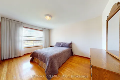 12 Sonnet Court, ON M6L 1J7