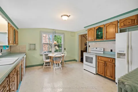 229 Queen Street, ON L9T 1K3