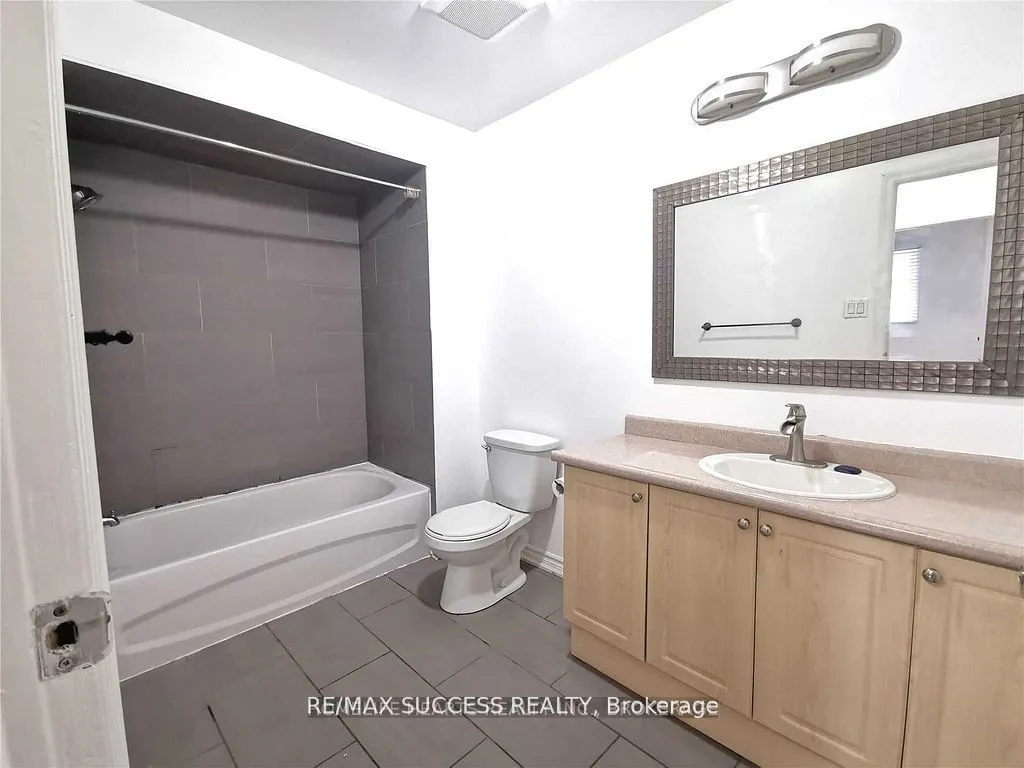 32 Martindale Crescent, ON L6X 2T9