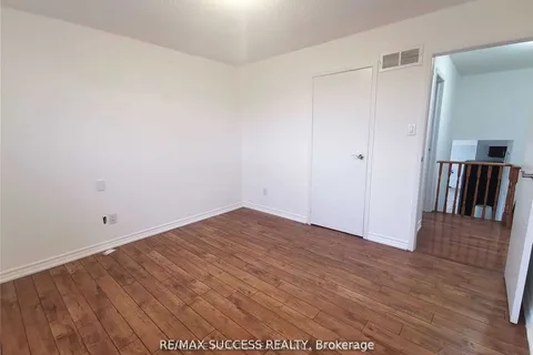 32 Martindale Crescent, ON L6X 2T9