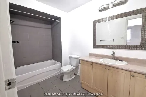 32 Martindale Crescent, ON L6X 2T9