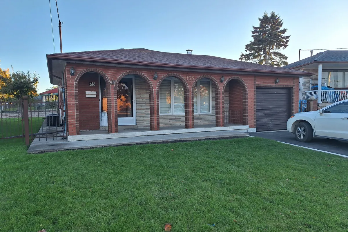 135 Derrydown Road, ON M3J 1R6