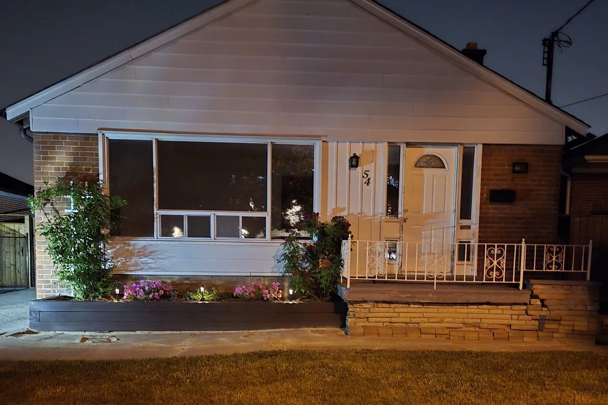 54 Garside Crescent, ON M6M 2Z6