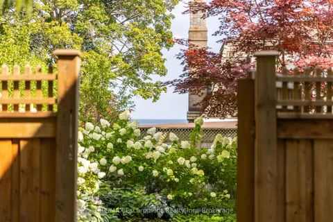 212 King Street, ON L6J 1B5